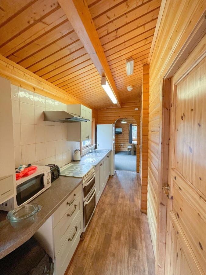 Avon Tyrrell Outdoor Activity Centre Villa Bransgore Exteriör bild